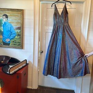 Beautiful dress been worn only twice